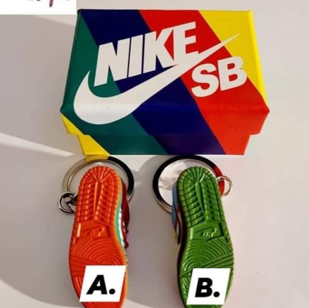 Mini Shoe Keychain - Picture 4 of 4